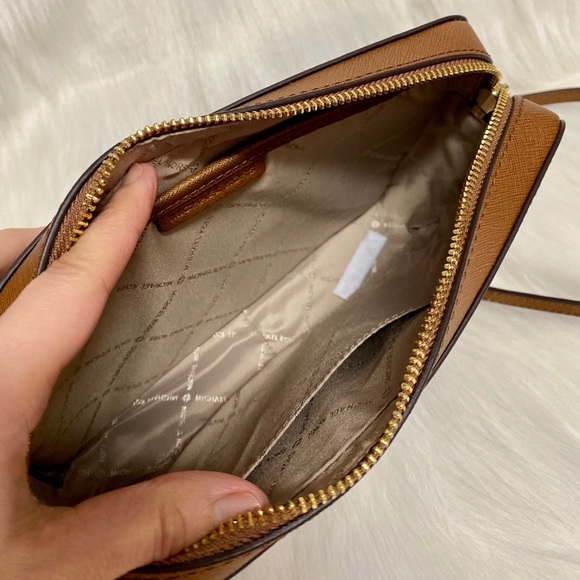 MK LARGE JET SET TRAVEL CROSSBODY - Picture 7 of 8